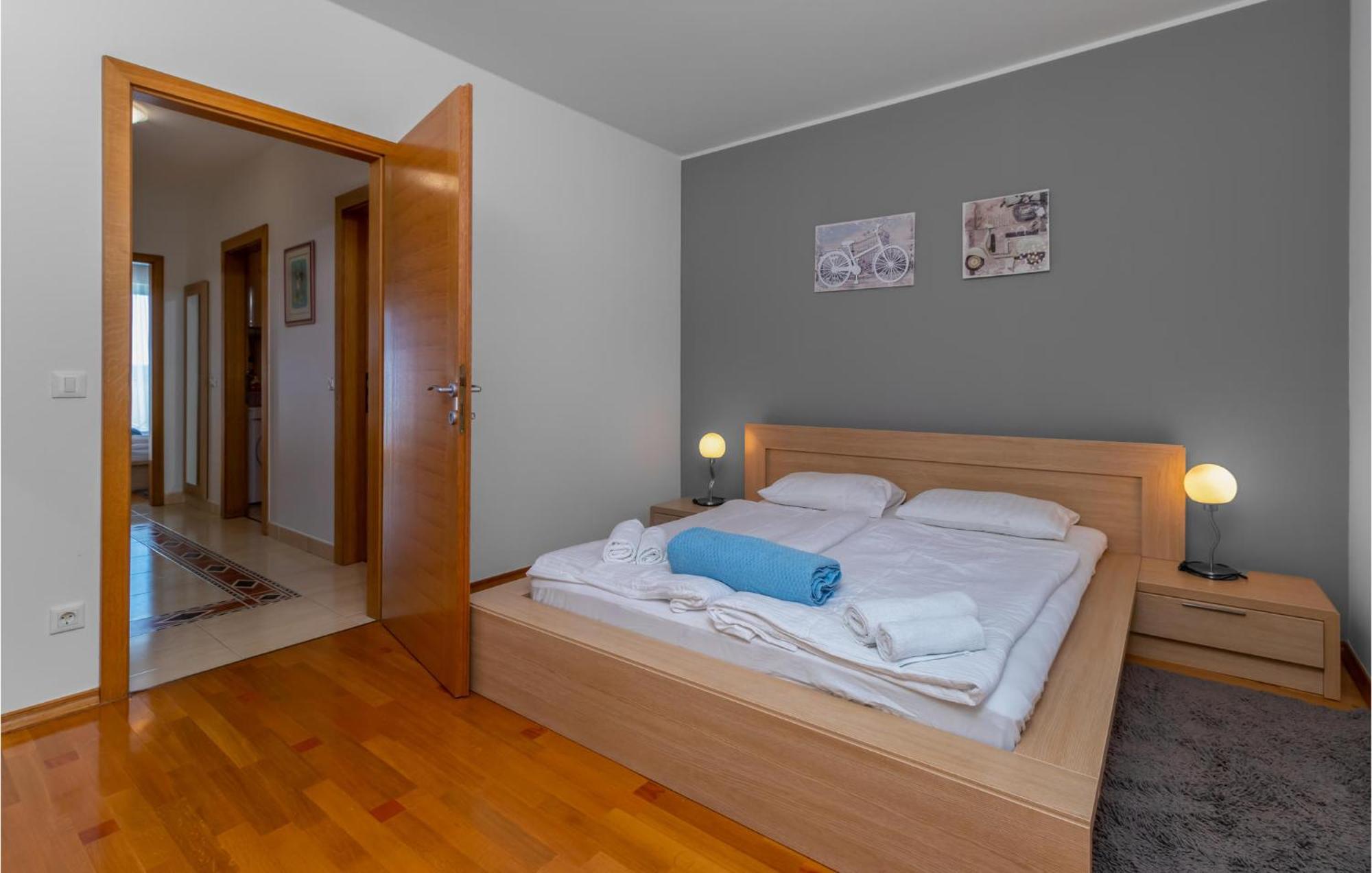 Lovely Apartment In Selce With House Sea View Екстериор снимка