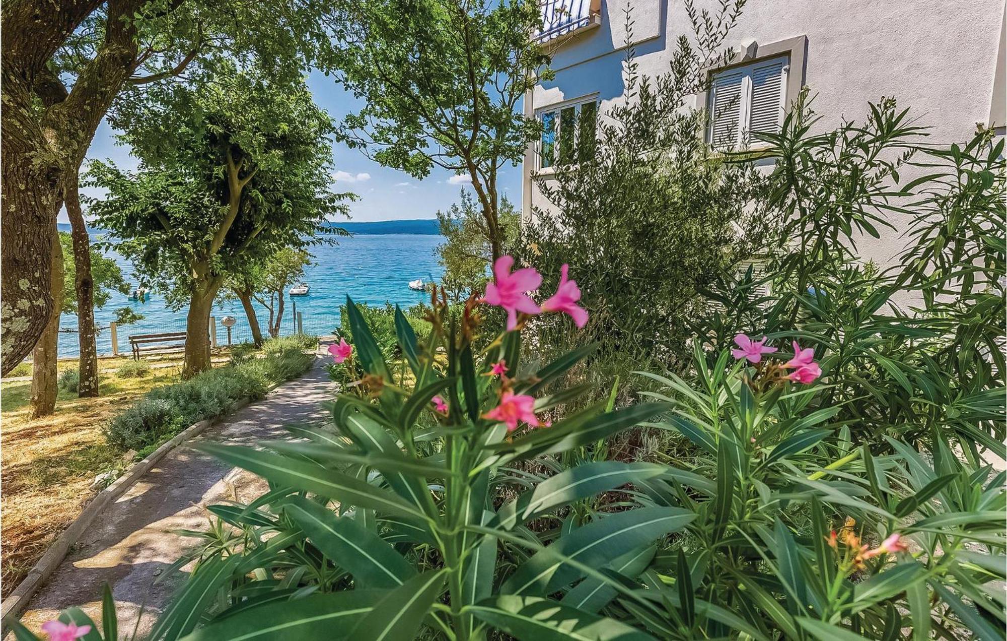 Lovely Apartment In Selce With House Sea View Екстериор снимка