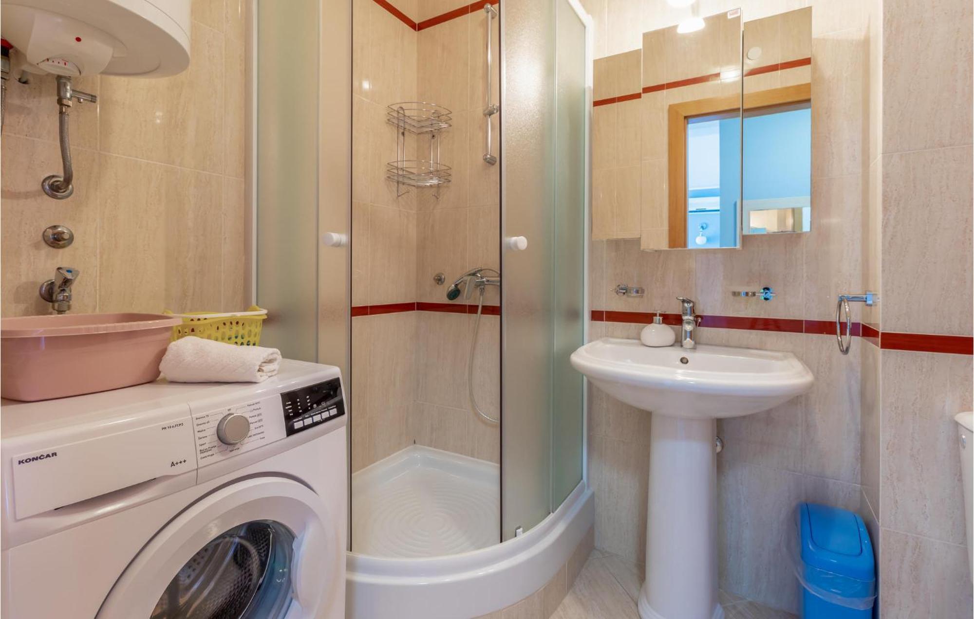 Lovely Apartment In Selce With House Sea View Екстериор снимка