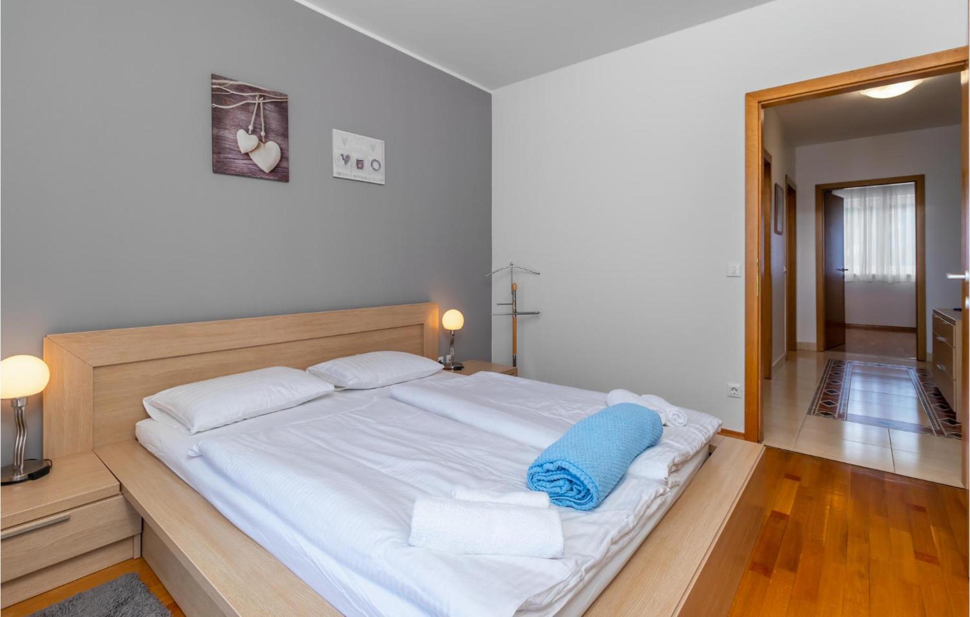 Lovely Apartment In Selce With House Sea View Екстериор снимка
